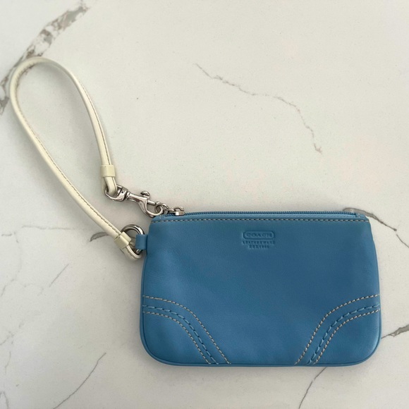 Coach mini soft blue wristlet wallet - Picture 3 of 3